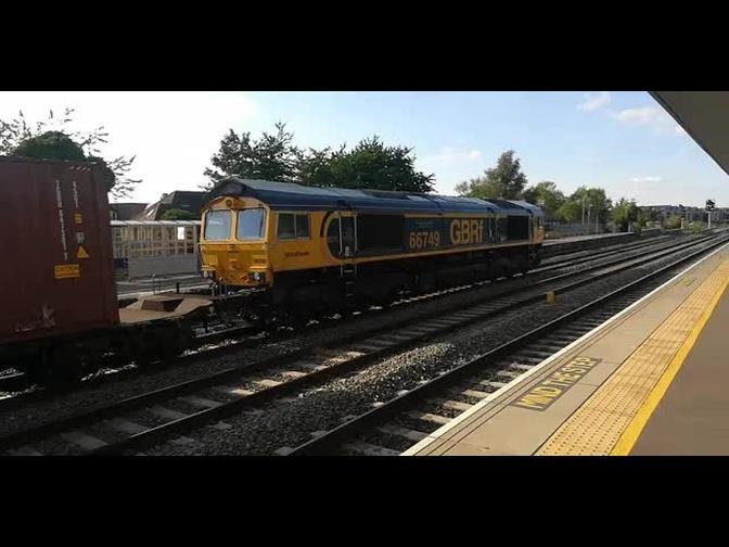 66749 passing through Oxford with a container train on Monday 23rd August 2021.