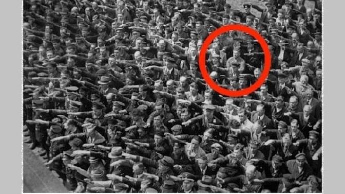 不向希特勒行納粹禮 這位「孤獨勇士」怎樣了？(組圖)