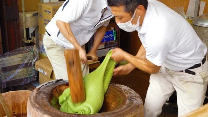 SUPER FAST MOCHI POUNDING｜Japanese Street Food｜Mugwort Rice Cake｜NAKATANIDOU Nara.