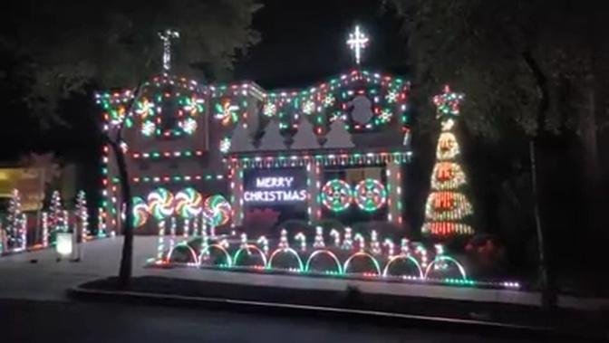 US family turns home into incredible Christmas light show