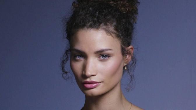 Shimmery Curly Bun | TRESemme Hair Styling