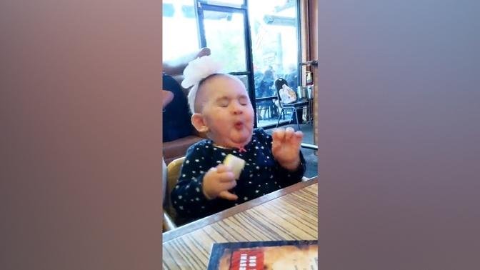 US baby has the BEST reaction to trying a lemon for the first time ever