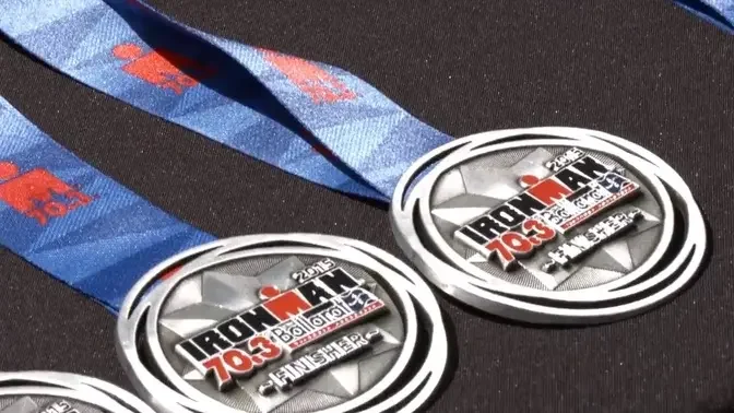 Tranh tài với các vận động viên tham gia Ironman 70.3 Ballarat - Sự kiện đua xe đạp, chạy bộ và bơi lội đầy thử thách nhất. Là một trong số những giải Ironman hàng đầu của thế giới, bạn sẽ được chứng kiến ​​sức mạnh và sự kiên trì của người chơi!