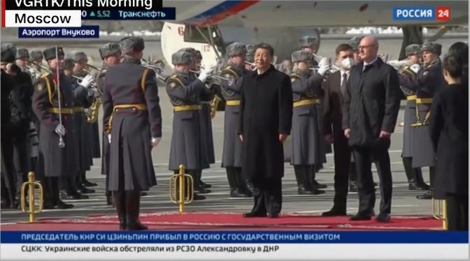 Putin heckled during surprise Mariupol visit
