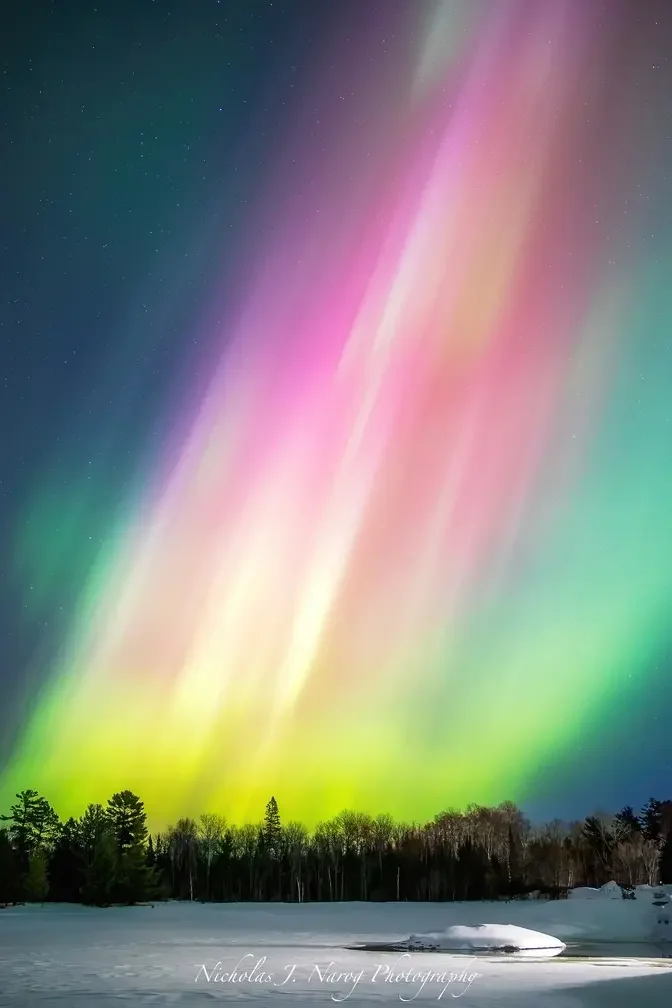 Breathtaking northern lights photographed by Nicholas Narog.