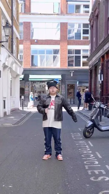 Explaining Jazz🎷 at. Soho, London #shorts #viral #trend #trending #