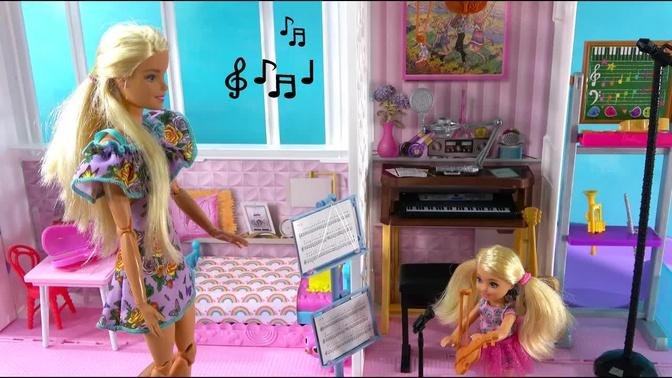 Barbie Stories with Barbie's Sister Chelsea Dentist Appointment and Singing Fun in Barbie's House