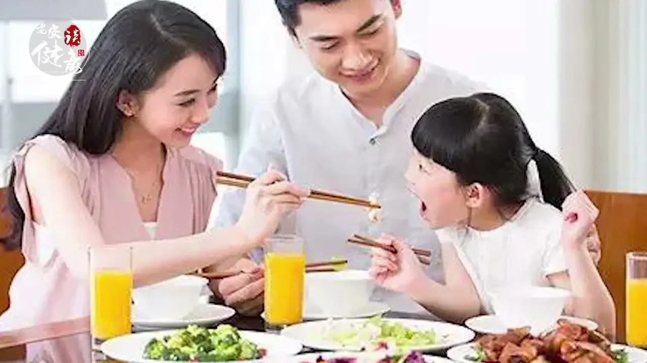 醫生聯合忠告的健康知識｜常坐沙發不健康，吃藥不煙，被動物弄傷一定要注射狂犬疫苗，柚子不能和降壓藥同吃，水龍頭打開的第一杯水別喝，多吃蔬菜大大降低關節炎，吃肉後先別喝茶【老安談健康】