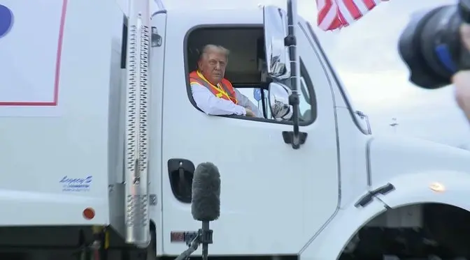 Trump Speaks From a Garbage Truck in Green Bay, Wisconsin