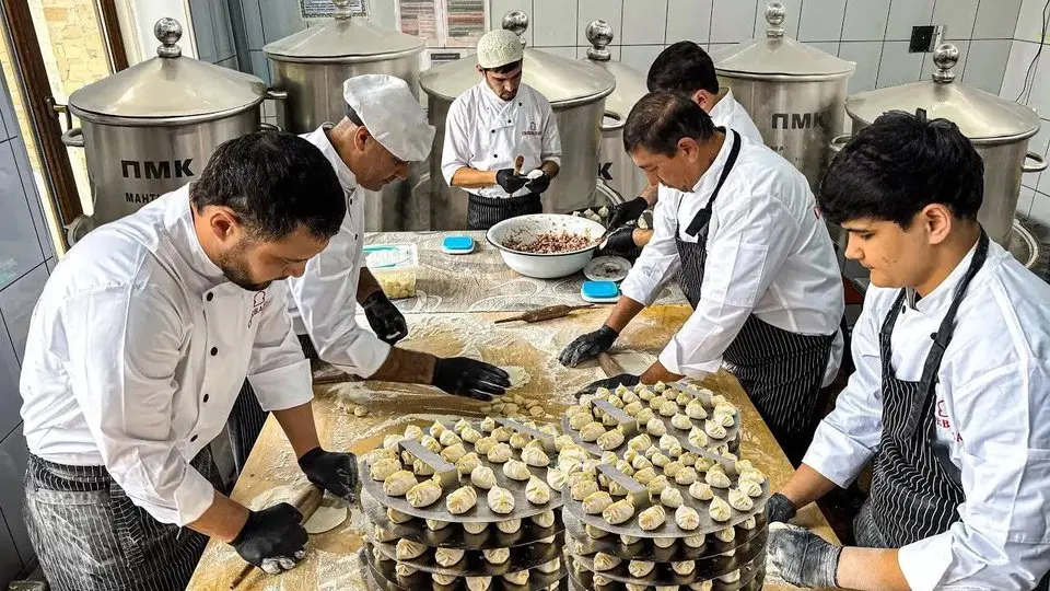 PMK Mantuxona! Nhà Bánh Manti LỚN NHẤT Họ làm 4.000 Bánh Manti MỖI Ngày! (Bạn sẽ không tin nổi đâu!) 