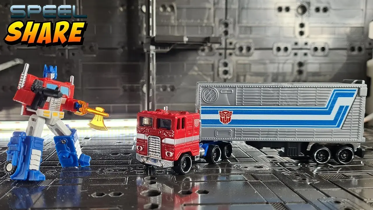 Hot Wheels Track Fleet Optimus Prime - Transformers in 1/64 Scale