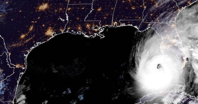 Live Updates: Hurricane Ian's "extremely dangerous" eyewall moves onshore