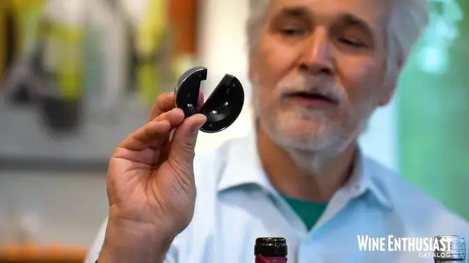 Three Simple Ways To Remove the Foil Capsule Covering the Wine Bottle