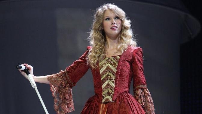 Taylor Swift - Love Story (Live From The Fearless Tour)