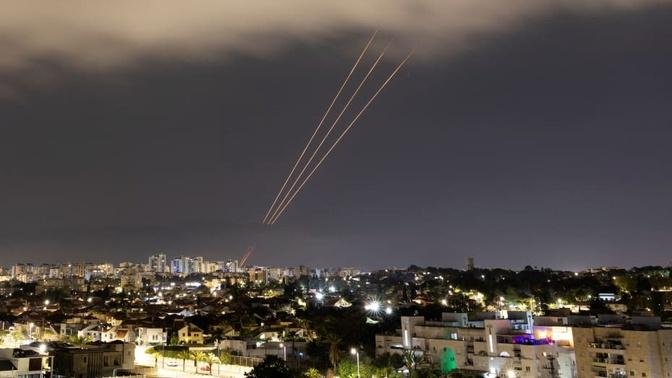 美国是如何帮助以色列抵御伊朗的袭击的？