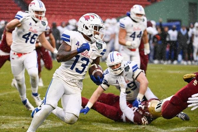 Thomas Castellanos’ fourth-quarter TDs lead BC past SMU in Fenway Bowl