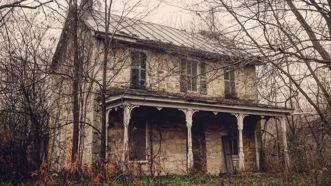 FOUND CAVE UNDERNEATH ABANDONED HOUSE Built in the early 1800’s