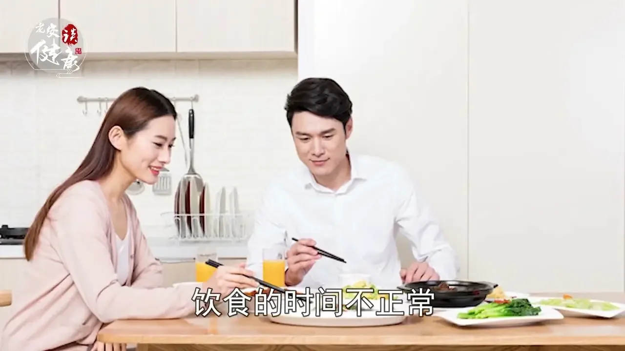 胃癌的信号和预防的五件事｜胃癌警报：上腹不适。明显消瘦。胃泛酸水、嗳气。无法解释的黑便。疼痛性质的改变。减低胃癌！八分饱。腌制少碰。适当补硒。警惕胃部其他疾病。长按内庭穴，去胃火【老安谈健康】