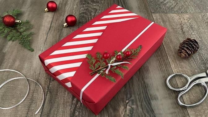 how-to-wrap-a-gift-with-two-contrasting-papers-gift-wrapping-ideas