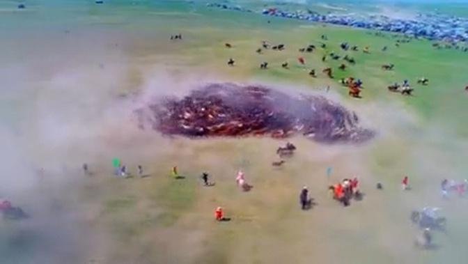 Spectacular drone footage of hundreds of horses spiralling at Naadam festival in China