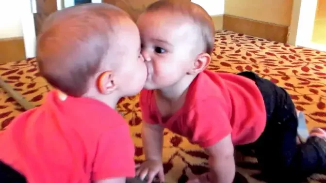 Baby in Mirror ♡ Cute and Funny!