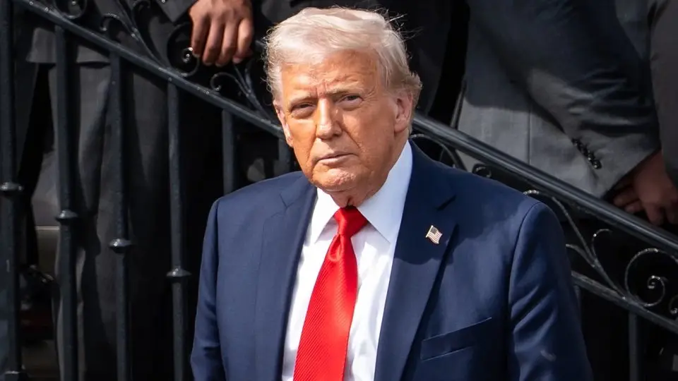 LIVE: Trump Presents Trophy to Navy Midshipmen