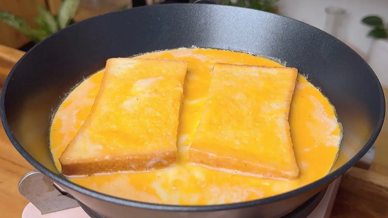 Breakfast Egg Sandwich Hack! 2 Ways To Make One Pan Egg Toast! Quick and Easy!