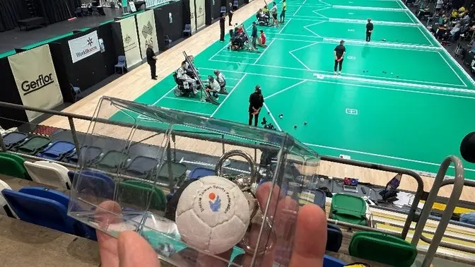 A hand holding a keychain in a plastic case

AI-generated content may be incorrect.